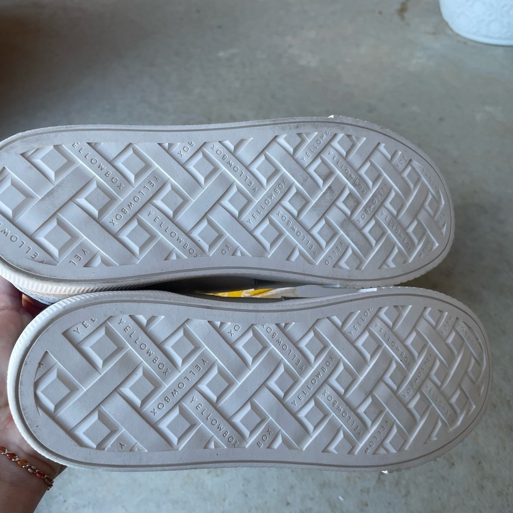 Yellow Box Draton Slip-On Women’s Sneaker with Silver Detail Size 7.5 New in Box - Picture 5 of 10